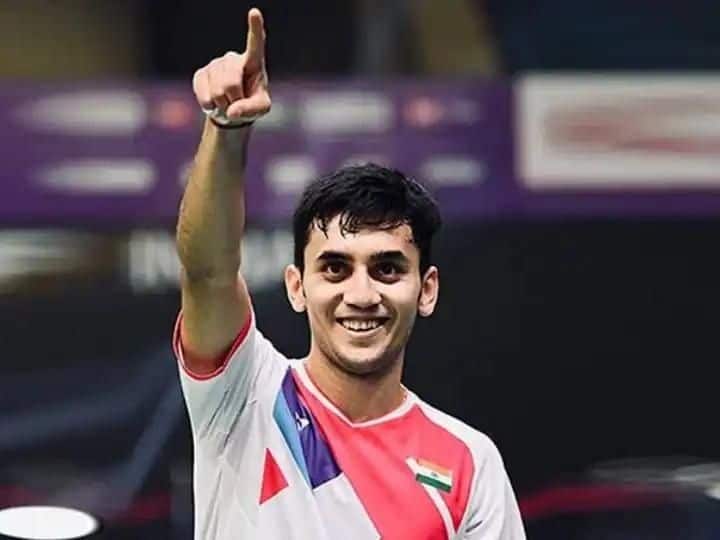 सर्वात आधी पुरुष एकेरीत लक्ष्य सेनने सामना जिंकला. लक्ष्यने इंडोनेशियन खेळाडू अँथनी सिनिसुका गिंटिंगचा 8-21, 21-17 आणि 21-16 असा पराभव केला.