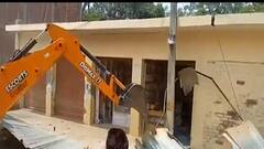 यूपी के माफिया पल दो पल के मेहमान!, गैंगस्टर के अवैध कब्जे पर बुलडोजर का प्रहार!