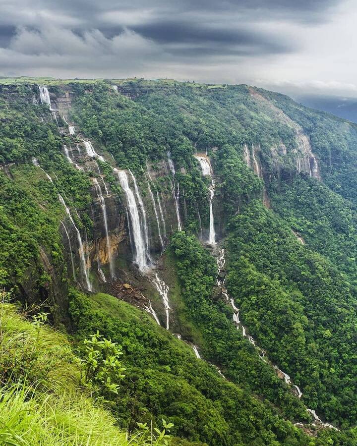 மாவ்சுமாய் நீர்வீச்சி,மேகாலயா,315 மீட்டர்