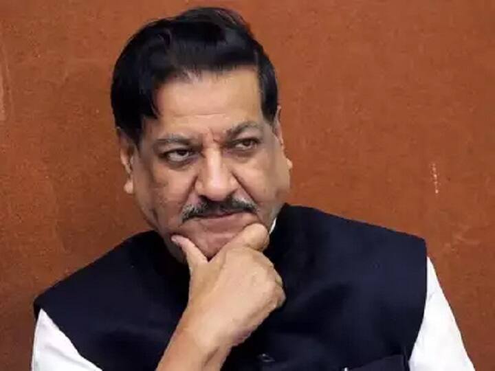 Congress Leader Prithviraj Chavan comment on congress leadership Prithviraj Chavan : पक्षात कोणीतरी जबाबदारी घ्यायला हवी, राहुल गांधी पुढे येणार नसतील तर..., पाहा काय म्हणाले पृथ्वीराज चव्हाण?