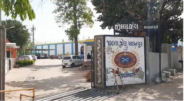 302 accused of Palanpur sub-jail dies in civil hospital પાલનપુર સબજેલના 302ના આરોપીનું મોત, પ્રેમિકાનું ગળું કાપી કરી હતી હત્યા