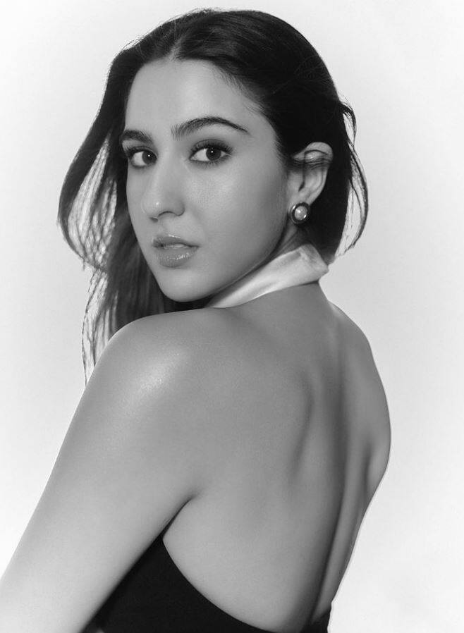 સારા સોશિયલ મીડિયા પર ખુબ એક્ટિવ રહે છે