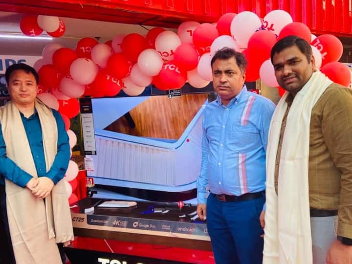 TCL Video Call 4K TV P725 launch in India check here price offers specification and more details Smart Tv: टीवी से करें वीडियो कॉल, इस कंपनी ने लॉन्च किया कैमरा और वॉयस कंट्रोल जैसे फीचर्स के साथ सस्ता स्मार्ट टीवी