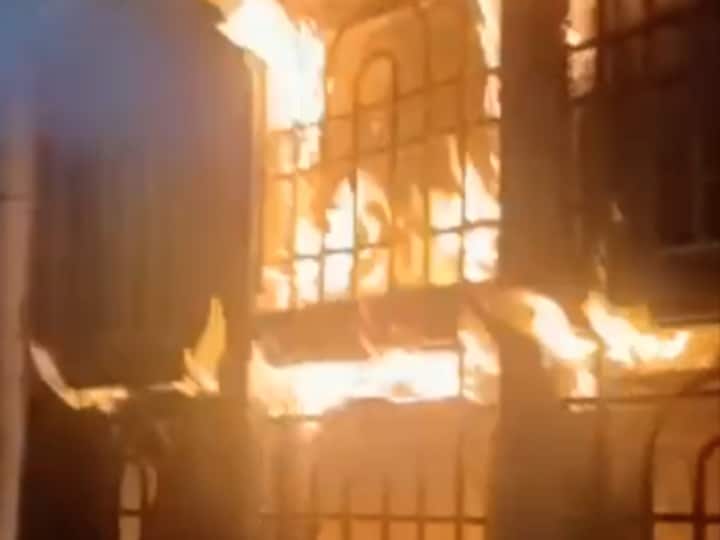 NHRC seeks report from Delhi government on Mundka fire, team sent for investigation NHRC ने मुंडका आग पर दिल्ली सरकार से मांगी रिपोर्ट, जांच के लिए भेजी टीम
