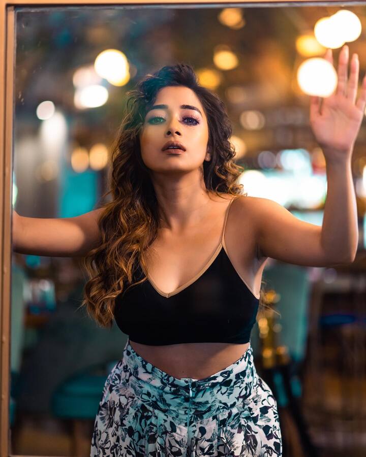 टीनाने तिच्या 'उत्तरन' या सुपरहिट शोमध्ये इच्छा ही व्यक्तिरेखा साकारून घराघरात खास ओळख निर्माण केली आहे.(photo:tinadatta/ig)