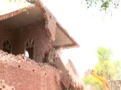 Baghpat: गैंगस्टर यशपाल तोमर के घर पर चला प्रशासन का बुलडोजर, इस वजह से हुई कार्रवाई