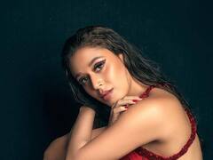 PHOTO: जॅकी श्रॉफच्या मुलीचा ग्लॅमरस लूक, खुलून दिसतोय लाल रंग!