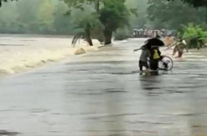 Assam Flood Devastation due to rain and landslide in Assam 3 including a woman killed Assam Flood: असम में बाढ़ और भूस्खलन से भारी तबाही, एक महिला समेत 3 की मौत