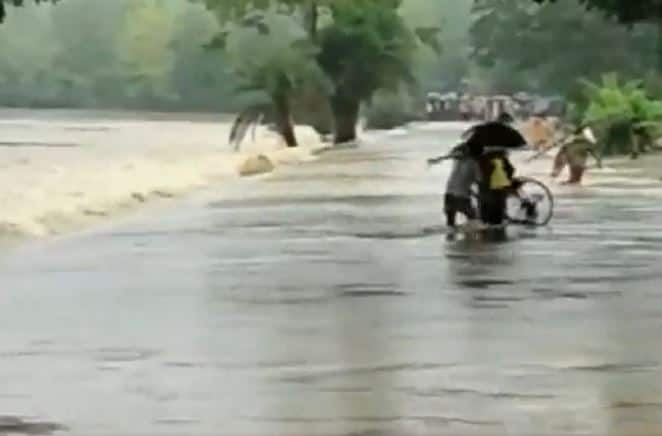 Assam Flood: असम में बाढ़ और भूस्खलन से भारी तबाही, एक महिला समेत 3 की मौत