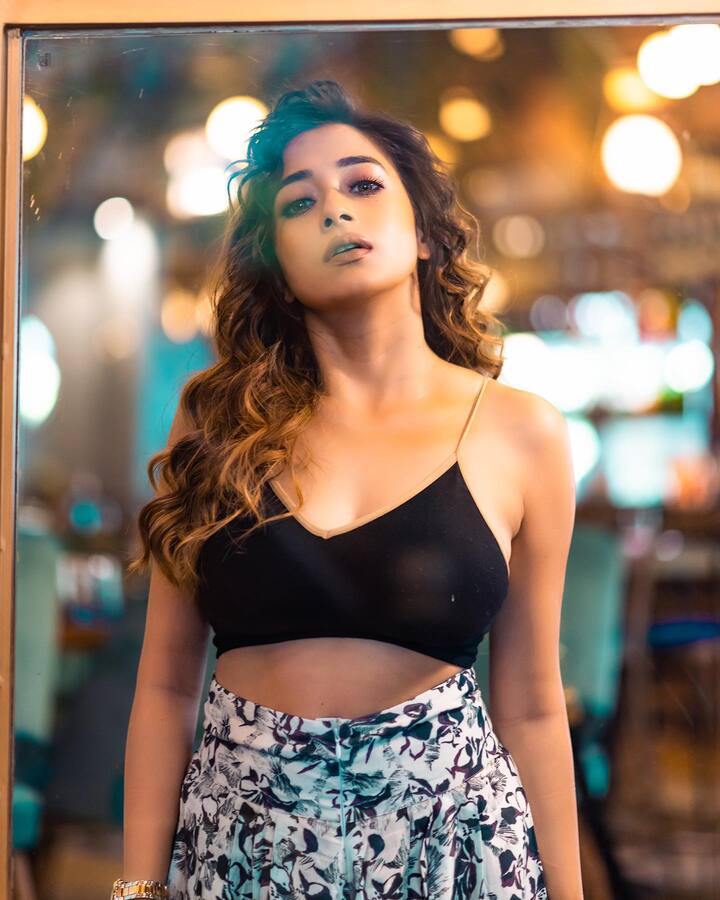 आजही ती प्रत्येक घरातील इच्छा नावाने ओळखली जाते. त्याने आपल्या अभिनयाने करोडो प्रेक्षकांची मने जिंकली आहेत.(photo:tinadatta/ig)