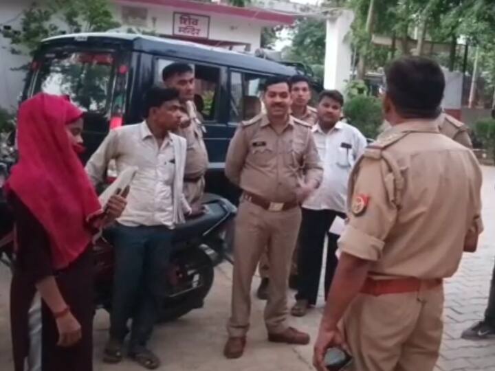 Kasganj Dholna salempur lala Police arrested the young man who came as a groom and then the bride got married to his cousin ann Kasganj News: दूल्हा बनकर आए युवक को पुलिस ने किया गिरफ्तार, फिर मौसेरे भाई से हो गई दुल्हन की शादी