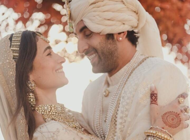 ranbir kapoor alia bhatt one month wedding anniversary celebration video viral