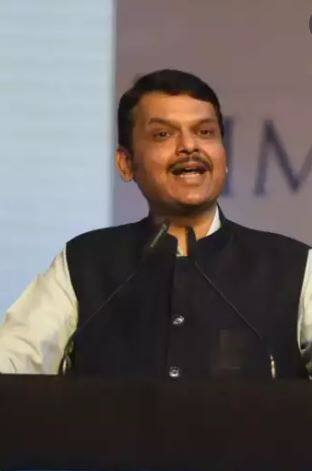 उद्धव ठाकरे यांच्या टीकेवर आज फडणवीस नेमकं काय बोलणार हे पाहणं महत्वाचं ठरणार आहे.