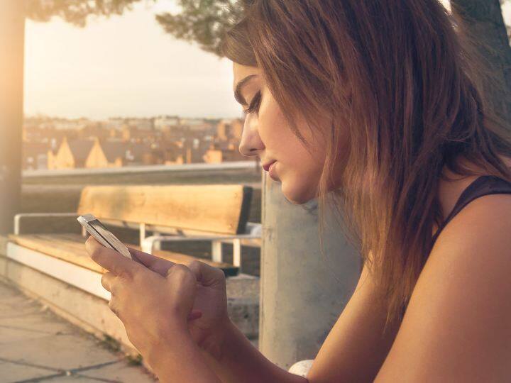 Spending too much time with the phone? This age group is more likely to have suicidal thoughts Mental Health: ఫోన్‌తో అధిక సమయం గడుపుతున్నారా? ఈ వయసు వారిలో ఆత్మహత్యా ఆలోచనలు కలిగే అవకాశం