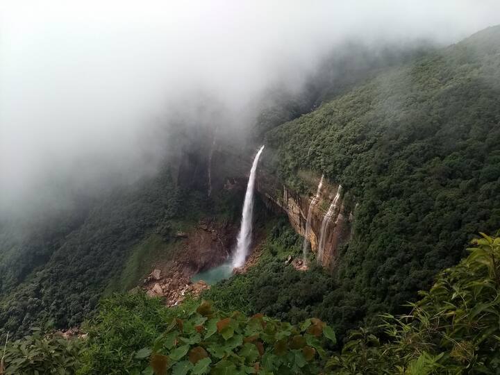 நொக்கலிக்கா நீர்வீழ்ச்சி, மேகாலயா, 340 மீட்டர்