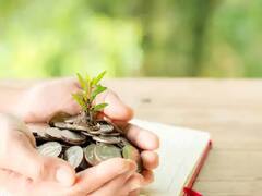 Investment : मोठ्या बँकापेक्षां 'या' स्‍मॉल फायनान्‍स बँक देत आहेत अधिक व्याज दर