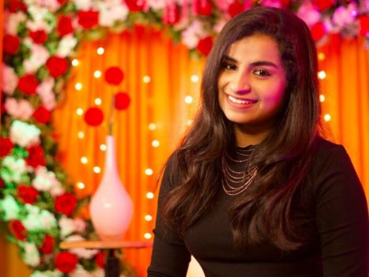 cook with komali fame shivangi said his lover must like vijay devarakonda Shivangi Lover : என்னோட காதலன் இவரைப்போல இருக்கணும்.. ஷிவாங்கி கைகாட்டிய அந்த நடிகர்!!