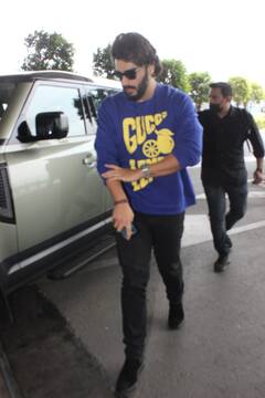 Spotted: मैसिव ट्रांसफॉर्मेशन के बाद पहली बार मीडिया के कैमरा में दिखे Arjun Kapoor, देखें एक्टर का स्टाइलिश अंदाज़