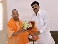 नीतीश के अल्पसंख्यक कल्याण मंत्री ने यूपी के सीएम योगी से मांगी मदद, नक्सल प्रभावित क्षेत्र में सहयोग के लिए की मुलाकात