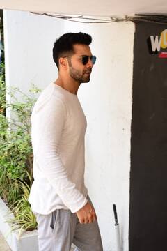 Photos: डांस क्लास में जाने से पहले दिखा Varun Dhawan का धार्मिक रूप, भगवान हनुमान से आशिर्वाद लेते दिखे एक्टर