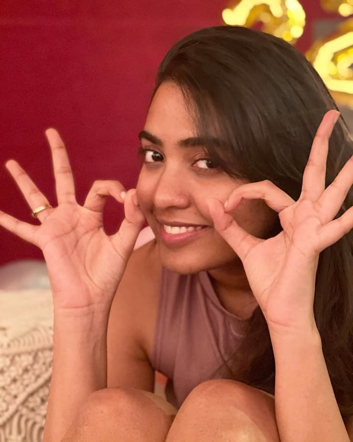 మొదటిసినిమాతోనే నటిగా మంచి గుర్తింపు తెచ్చుకుంది. (Photo Courtesy: Shivathmika Instagram)