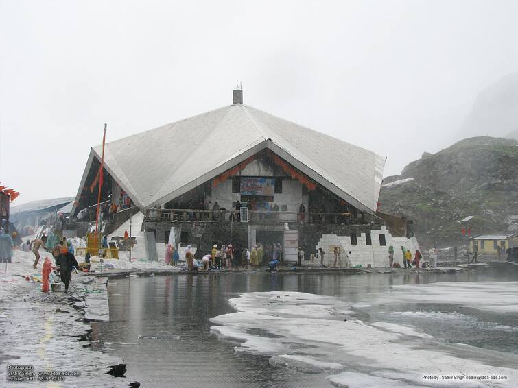 doors of Hemkund Sahib will be closed on October 10 10 ਅਕਤੂਬਰ ਨੂੰ ਬੰਦ ਹੋਣਗੇ ਸ੍ਰੀ ਹੇਮਕੁੰਟ ਸਾਹਿਬ ਦੇ ਕਪਾਟ, ਢਾਈ ਲੱਖ ਸ਼ਰਧਾਲੂਆਂ ਨੇ ਟੇਕਿਆ ਮੱਥਾ