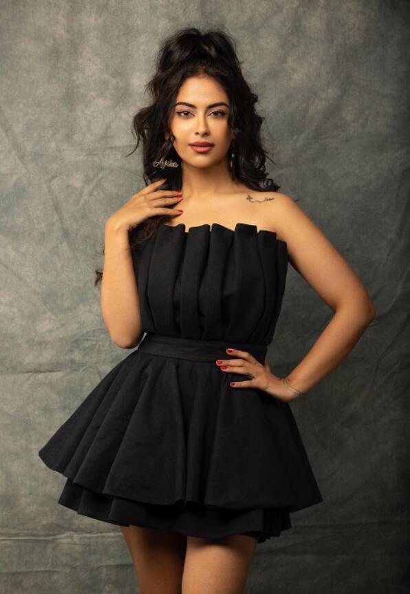 अविका या फोटोला हटके कॅप्शन देखील देते. (Avika Gor/instagram)