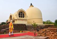 PM મોદી બુદ્ધ પૂર્ણિમાએ કુશીનગર પહોંચ્યા, મહાપરિનિર્વાણ મંદિરમાં કરી પૂજા, જુઓ તસવીરો