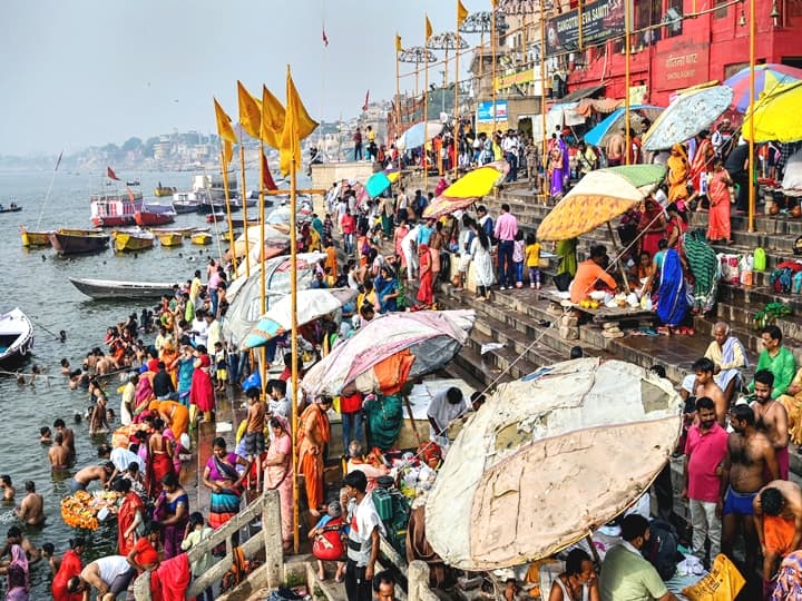 Varanasi: Devotees visit the banks of Ganga river to offer prayers on the occasion of Buddha Purnima, at Dashashwamedh Ghat in Varanasi, Monday, May 16, 2022. (PTI Photo)