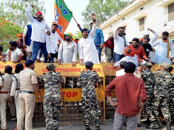 Chhattisgarh सरकार के इस आदेश को लेकर बवाल, विरोध में सड़क पर उतरी BJP, कार्यकर्ताओं ने दी गिरफ्तारी Chhattisgarh सरकार के इस आदेश को लेकर बवाल, विरोध में सड़क पर उतरी BJP, कार्यकर्ताओं ने दी गिरफ्तारी
