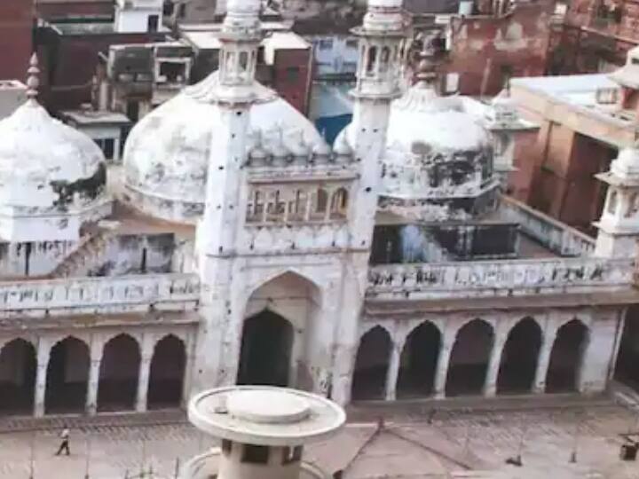 Gyanvapi Masjid Survey: शिवलिंग मिलने के दावे पर कोर्ट पहुंचा हिंदू पक्ष, अदालत ने तत्काल प्रभाव से सील करने का दिया आदेश Gyanvapi Masjid Survey Hindu side reached the court on the claim of getting Shivling and ordered to seal it with immediate effect Gyanvapi Masjid Survey: शिवलिंग मिलने के दावे पर कोर्ट पहुंचा हिंदू पक्ष, अदालत ने तत्काल प्रभाव से सील करने का दिया आदेश