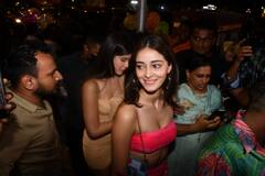 साथ डिनर करने पहुंचीं जाह्नवी, शनाया और अनन्या, इस लुक में हुईं स्पॉट