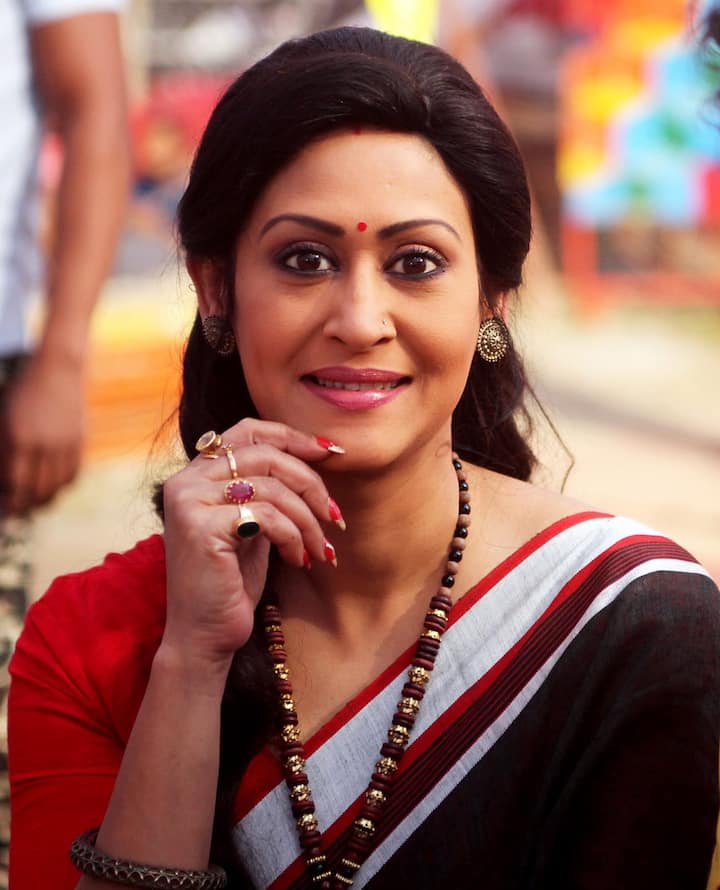 প্রকাশ্যে এল চরিত্রদের প্রথম লুক। ছবিতে অন্যান্য গুরুত্বপূর্ণ চরিত্রে দেখা যাবে ইন্দ্রাণী হালদার,সাহেব চট্টোপাধ্যায়, দেবলীনা কুমার, গৌরব চট্টোপাধ্যায়, দীপঙ্কর দে, দেবাশীষ ঘোষ, সুমিত সমাদ্দার, দেবপ্রসাদ হালদার, অনন্যা সেনগুপ্ত সহ অন্যান্যরা।
