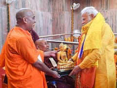 In Photos: बुद्ध पुर्णिमा पर कुशीनगर पहुंचे पीएम मोदी, महापरिनिर्वाण मंदिर में की पूजा-अर्चना, देखें तस्वीरें