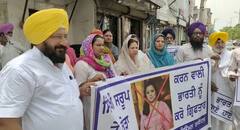 ਕਾਮੇਡੀਅਨ ਭਾਰਤੀ ਸਿੰਘ ਵੱਲੋਂ ਕੇਸਾਂ ਦੀ ਬੇਅਦਬੀ ਦੇ ਮਾਮਲੇ 'ਚ ਸਿੱਖ ਜਥੇਬੰਦੀਆਂ ਵੱਲੋਂ ਰੋਸ ਪ੍ਰਦਰਸ਼ਨ