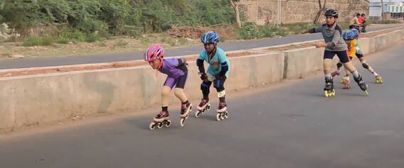 Skating Wonder In Kakinada: స్కేటింగ్ లో వరుస పతకాలతో రాణిస్తున్న బుడ్డోడు | ABP Desam