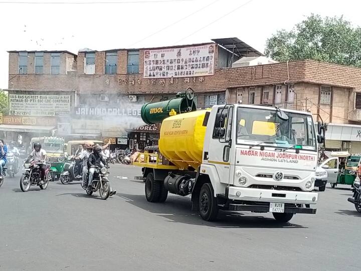 ज्येष्ठ माह की कल से शुरुआत हो रही है लेकिन पहले ही जिले में तापमान 47 डिग्री सेल्सियस के पार पहुंच गया. तेज गर्म हवाओं ने लोगों को झुलसा दिया है. रिकॉर्ड गर्मी की मार से परेशान लोग घरों में ही रहे. जरूरी काम होने पर ही घरों से निकले.