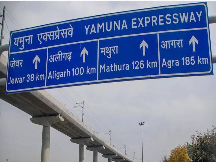 10 new lanes will be built at three toll plazas located on Yamuna Expressway, will get rid of traffic jams UP NEWS: यमुना एक्सप्रेसवे के तीन टोल प्लाजा पर बनेंगी 10 नई लेन, ट्रैफिक जाम से मिलेगी निजात
