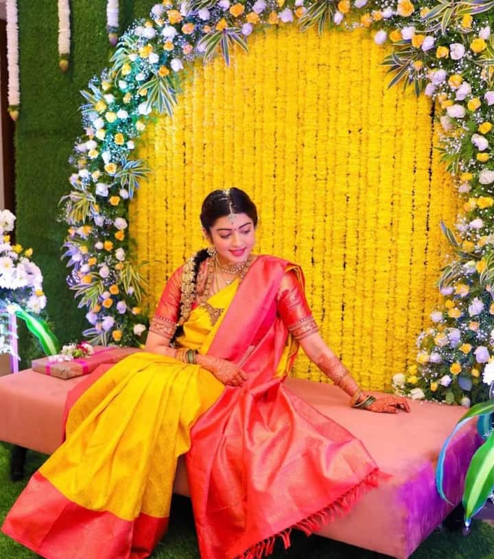 கணவர் நிதின் ராஜூவுடன் மகிழ்ச்சியாக வாழ்ந்து வந்தார்