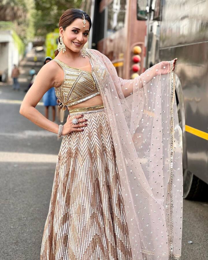 भोजपुरी फिल्मों से मोनालिसा ने दूरी बना ली है. वो इन दिनों रिएलिटी शोज के अलावा सोशल मीडिया पर एक्टिव रहती हैं.