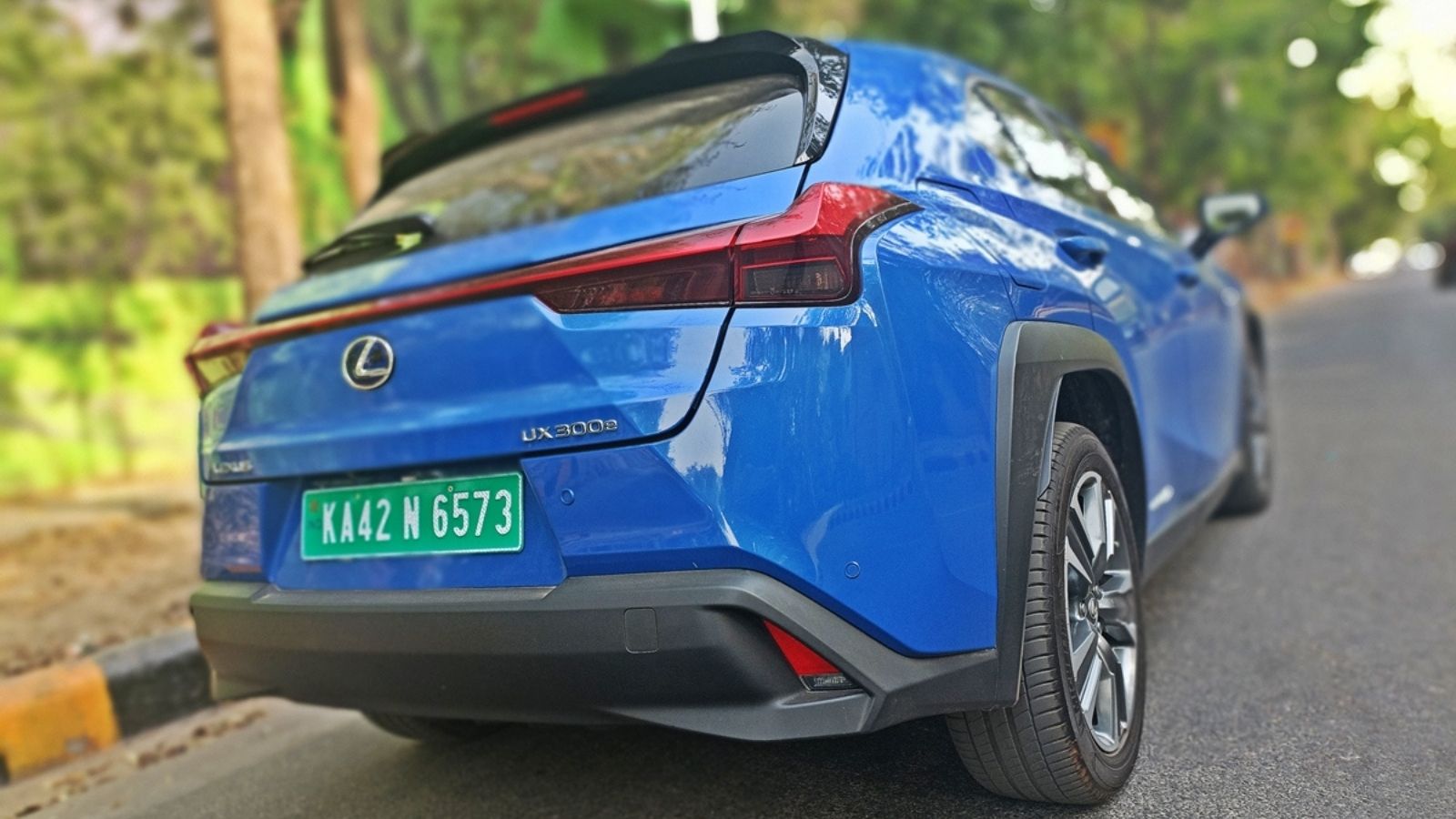 Lexus UX 300e: বিলাসের সঙ্গে পাওয়ারের মেলবন্ধন, নজর টানবে লেক্সাসের নয়া বৈদ্যুতিক গাড়ি