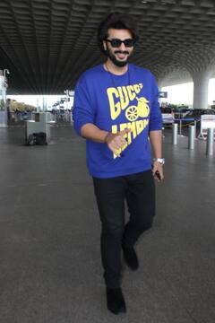 Spotted: मैसिव ट्रांसफॉर्मेशन के बाद पहली बार मीडिया के कैमरा में दिखे Arjun Kapoor, देखें एक्टर का स्टाइलिश अंदाज़