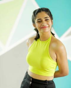 Losliya Pic : ஜிம் பனியனில் அசத்திய லோஸ்லியா...! லேட்டஸ்ட் கிளிக்ஸ்..!