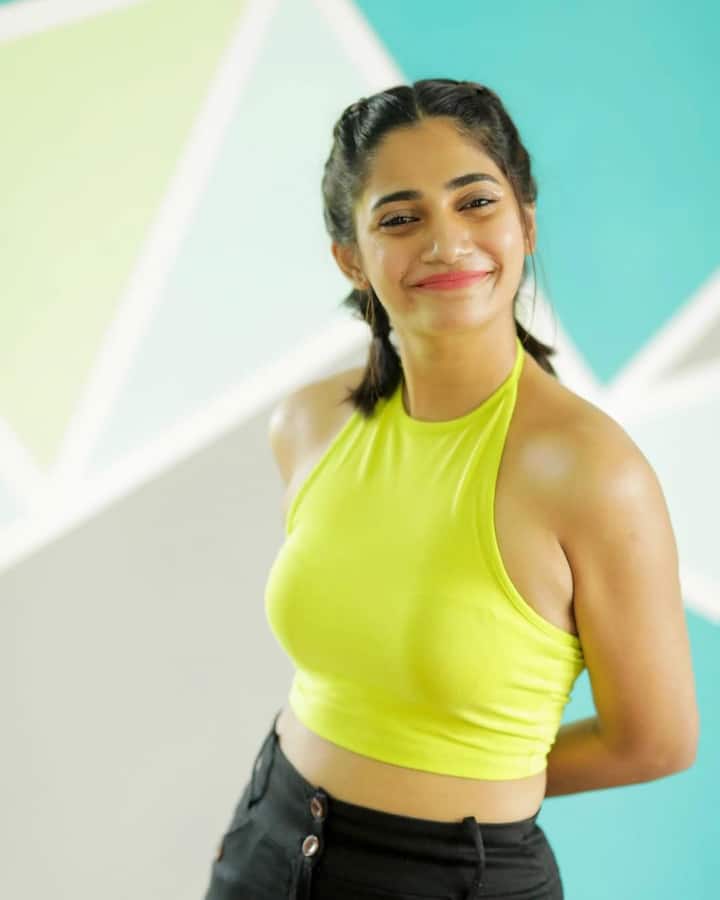 இளம் நடிகை லோஸ்லியா