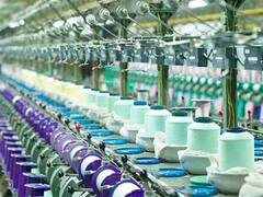 கரூர் : வேலைநிறுத்த எதிரொலி.. நூறு கோடி அளவில் ஜவுளி உற்பத்தி பாதிக்கப்பட வாய்ப்பு : முறையிடும் தொழிலாளர்கள்