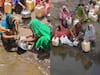 Sehore News: सीएम शिवराज के गृह जिले सीहोर में बढ़ी पानी की किल्लत, सूखी नदी खोदने को मजबूर हुए लोग