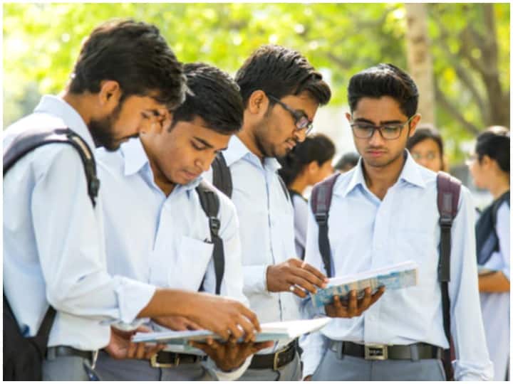 cisce board exams 2022 cisce will not conduct icse and isc exams twice year from next year know details Marathi News CISCE Exams 2022 : पुढील वर्षापासून CISCE बोर्डाची वर्षातून एकदाच परीक्षा; आता दोन टर्ममध्ये परीक्षा होणार नाही