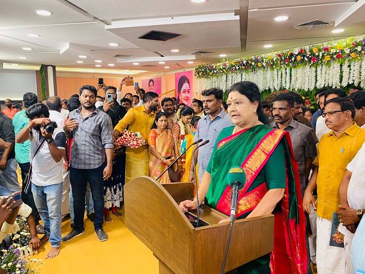 I will not let AIADMK party to sink in says VK Sasikala தஞ்சாவூர் : திருமண விழாவில் சசிகலா சொன்ன குரங்கு கதை.. பழனிசாமியா? தினகரனா? என விவாதித்த தொண்டர்கள்