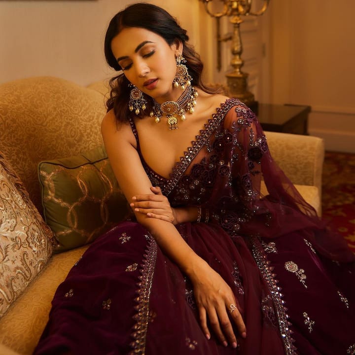 सोनल चौहान अपने बर्थडे को बेहद ही खास अंदाज में मना रही हैं. हाल ही में एक्ट्रेस ने एक खास फोटो शेयर कर अपने फैंस को इसकी जानकारी दी है.