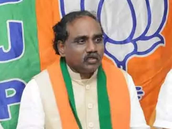 Ravela Kishore Resign To BJP : ఏపీ బీజేపీకి ఎదురు దెబ్బ - పార్టీ ఉపాధ్యక్షుడు రాజీనామా ! Former minister Ravela Kishore has resigned from the Bharatiya Janata Party. Ravela Kishore Resign To BJP : ఏపీ బీజేపీకి ఎదురు దెబ్బ - పార్టీ ఉపాధ్యక్షుడు రాజీనామా !